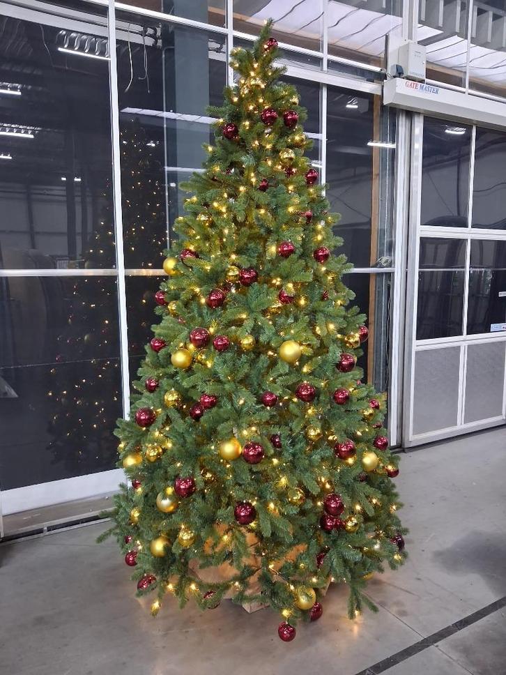 Kerstboom 300 cm! incl. verlichting en kunststof ballen, Diversen, Kerst, Zo goed als nieuw, Ophalen