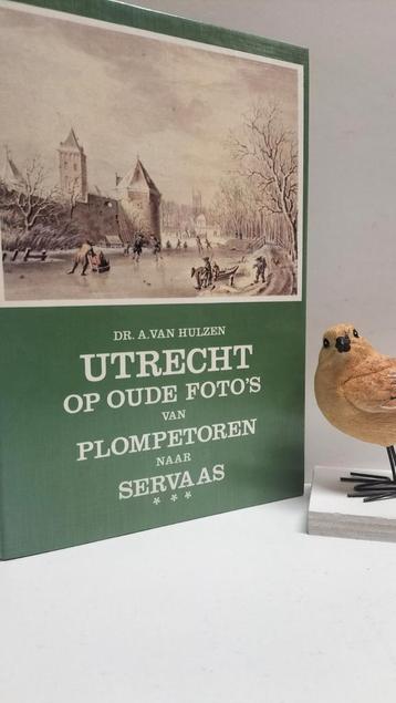 Hulzen, Dr. A. van; Utrecht op oude foto’s van Plompetoren n beschikbaar voor biedingen