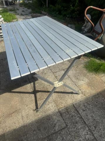 Inklapbare camping tafel beschikbaar voor biedingen