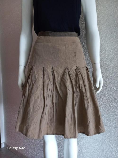 Kaki kleurige rok, knielang van Cane & Cane, maat 40, Kleding | Dames, Rokken, Zo goed als nieuw, Maat 38/40 (M), Beige, Knielengte