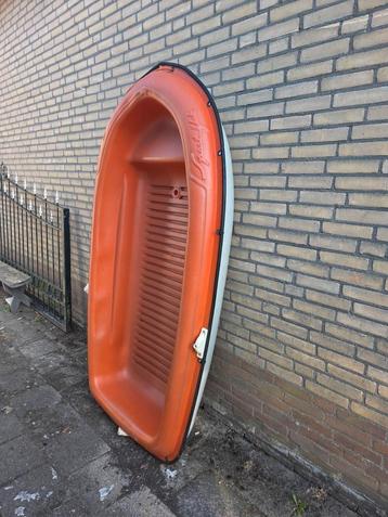 Te koop oranje Bic Sportyak roeiboot beschikbaar voor biedingen