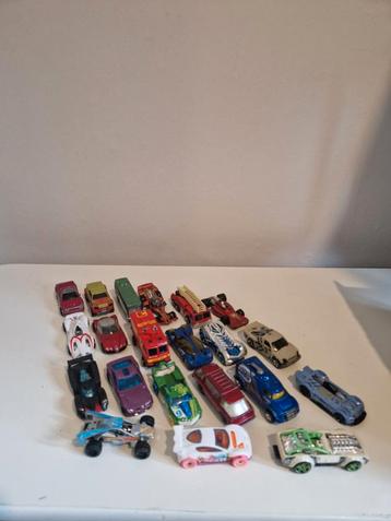 21 Hot Wheels en matchbox Auto's - Diverse Modellen beschikbaar voor biedingen