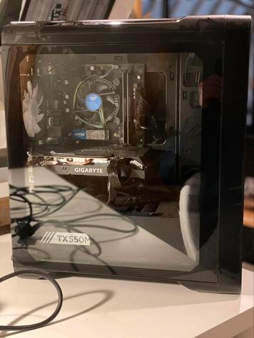 Nette gaming PC + toetsen bord. beschikbaar voor biedingen