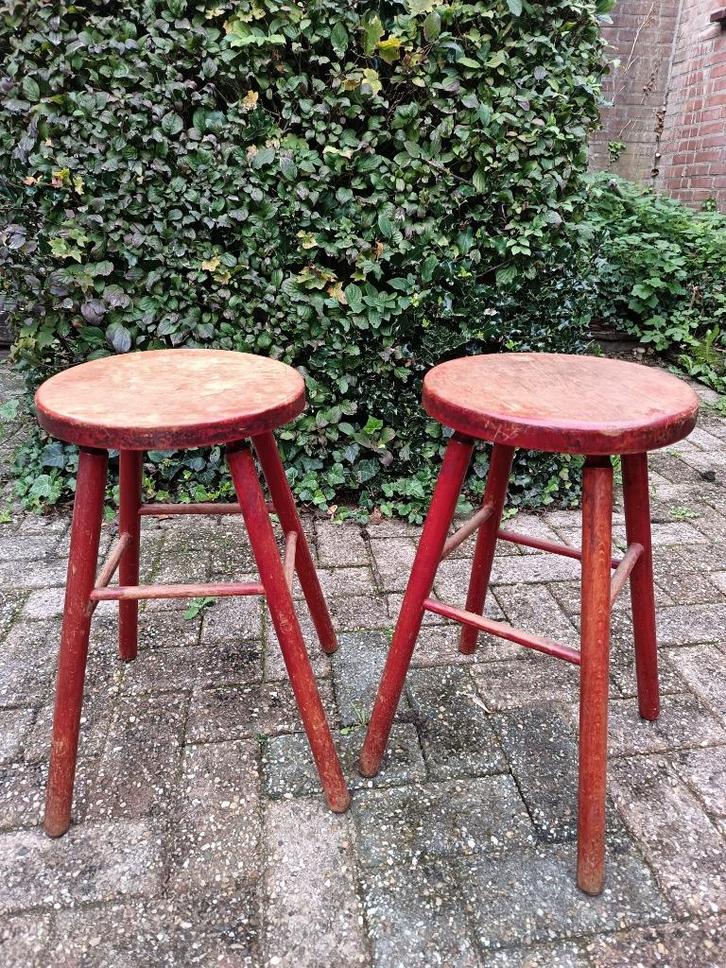 twee houten krukken vintage, Huis en Inrichting, Krukjes, Gebruikt, Hout, Ophalen