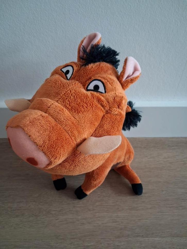 Knuffel Pumba Lion King Leeuwenkoning bruin Disney K9534, Kinderen en Baby's, Speelgoed | Knuffels en Pluche, Zo goed als nieuw