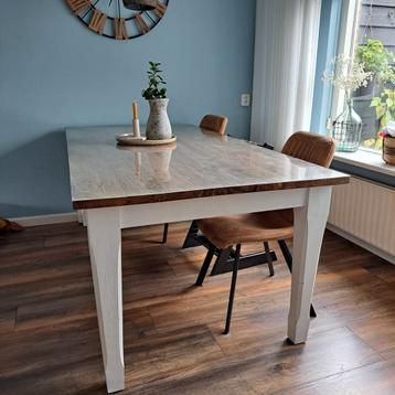 Complete set meubels: tv-meubel, salontafel en eettafel beschikbaar voor biedingen