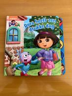 Dora heeft een drukke dag, Boeken, Kinderboeken | Baby's en Peuters, Ophalen of Verzenden, Gelezen