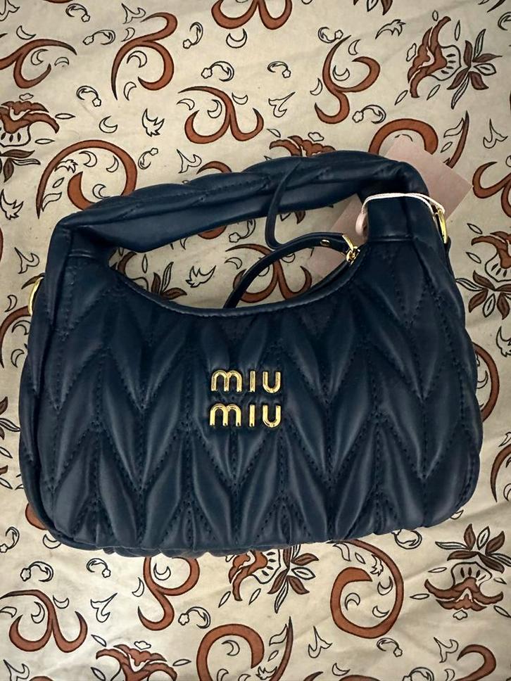 Navy blauw Miu Miu handtas, Sieraden, Tassen en Uiterlijk, Tassen | Damestassen, Zo goed als nieuw, Handtas, Blauw, Ophalen of Verzenden