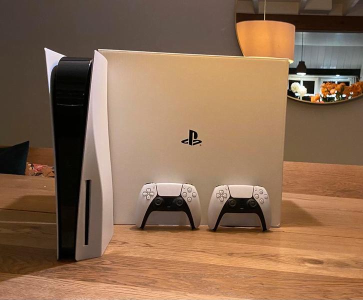 Playstation 5 disk editie | 2 (nieuwe) controllers, Spelcomputers en Games, Spelcomputers | Sony PlayStation 5, Zo goed als nieuw