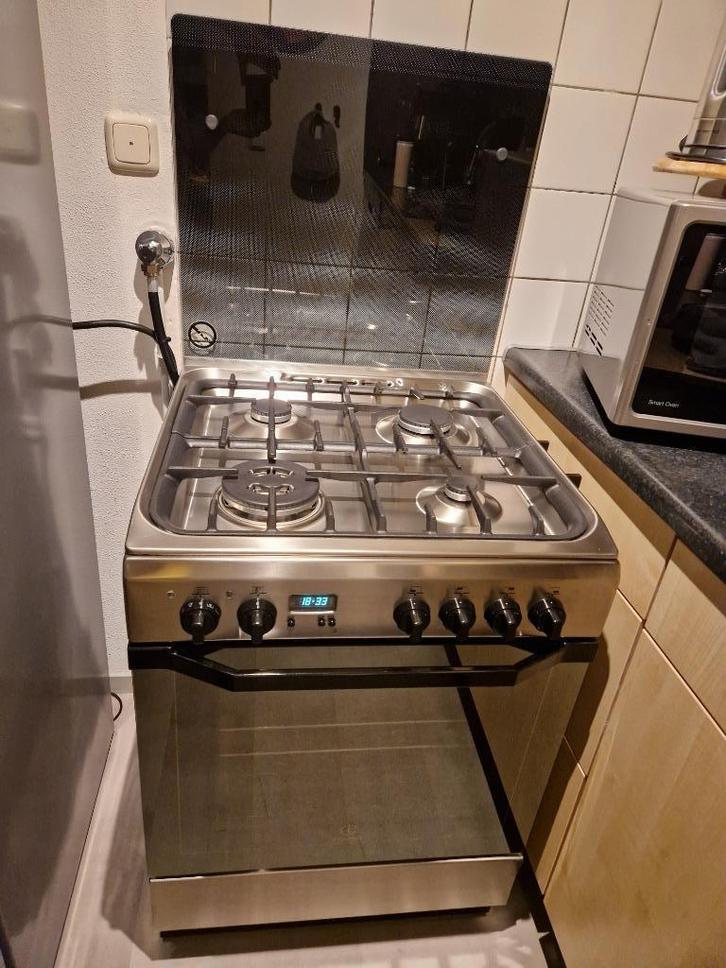 Indesit gasfornuis met electrische heteluchtoven, Witgoed en Apparatuur, Fornuizen, Zo goed als nieuw, Vrijstaand, Gas, 4 kookzones