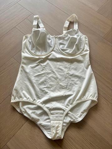 Prima Donna Body 90E Satin Ivoor ZGAN! (LEES BESCHRIJVING) beschikbaar voor biedingen