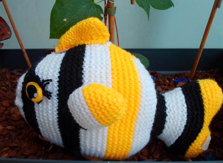 Vis gestreept groot 40 bij 33 cm 50% korting Op = op!, Kinderen en Baby's, Speelgoed | Knuffels en Pluche, Nieuw, Overige typen