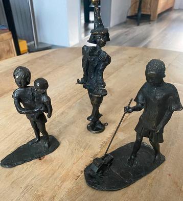 Drie antiek bronzen  beelden beschikbaar voor biedingen