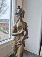 Composiet Beeldje Vrouw, Ophalen, Gebruikt