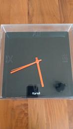Kartell Wandklok - Design Klassieker, Huis en Inrichting, Ophalen of Verzenden, Gebruikt, Analoog, Wandklok