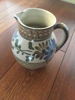 Robuuste aardewerken vaas / kan met floraal decor, Ophalen of Verzenden