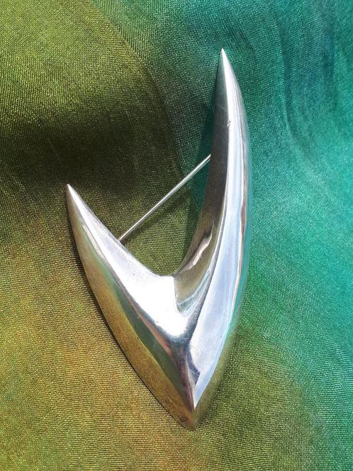 Vintage Modernistische Zilveren Broche.  GRATIS Verzending., Sieraden, Tassen en Uiterlijk, Antieke sieraden, Broche, Zilver, Verzenden