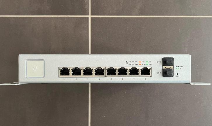 Unifi netwerkswitch 8 PoE, SFP (Gen1), Computers en Software, Netwerk switches, Zo goed als nieuw, Ophalen