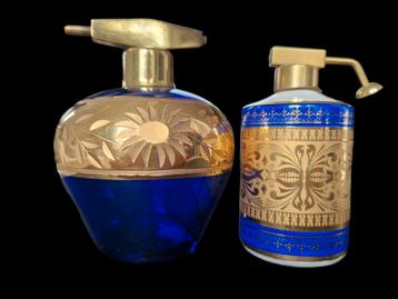 2 vintage parfumflesjes  beschikbaar voor biedingen