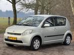Daihatsu Sirion 2 1.0-12V Trend 2de eigenaar apk 12-26, Gebruikt, Beige, Bedrijf, Handgeschakeld