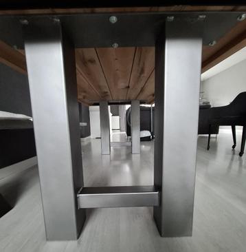 2 x ijzeren H poten voor eettafel (zonder tafelblad) beschikbaar voor biedingen