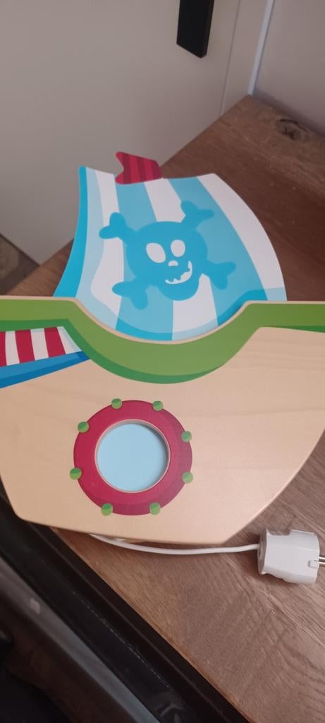 Leuke kinderlamp in de vorm van een piratenboot, Ophalen, Kindvriendelijk, Zo goed als nieuw, Minder dan 50 cm