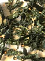 Meer dan 100 vintage /oude soldaatjes en enkele accessoires., Ophalen of Verzenden, Gebruikt