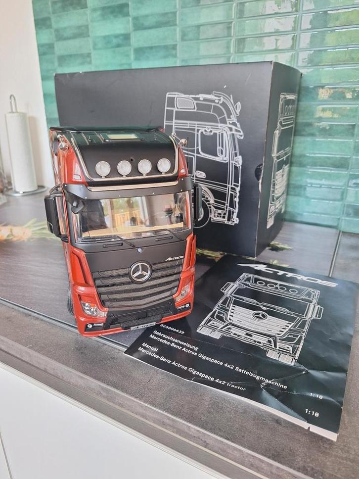 1:18 Mercedes-Benz Actros NZG, Hobby en Vrije tijd, Modelauto's | 1:18, Zo goed als nieuw, Overige merken, Ophalen of Verzenden