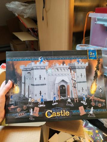 Nieuw Castle bouw je eigen kasteel met ridders etc beschikbaar voor biedingen