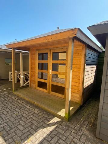 Showmodel tuinhuis met overkapping. 3.0 x 3.0 beschikbaar voor biedingen