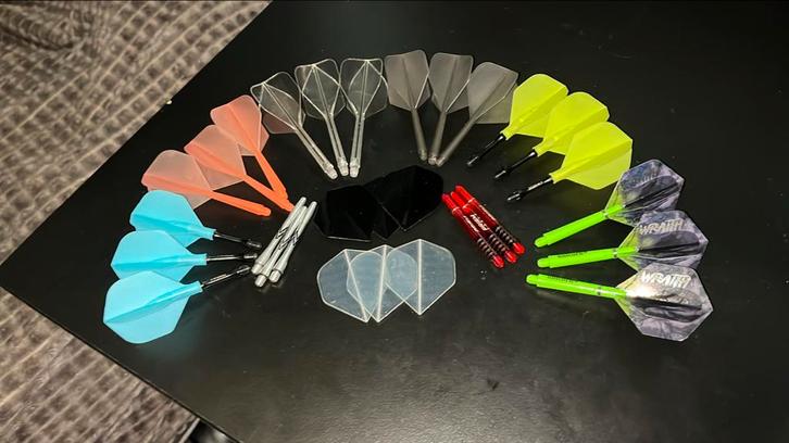Darts pakket, Sport en Fitness, Darts, Zo goed als nieuw, Pijlen, Ophalen of Verzenden