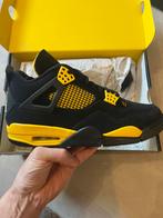 Nike Air Jordan 4 Yellow Thunder maat 45, Ophalen of Verzenden, Nieuw, Zwart