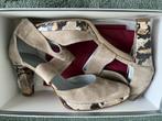 NIEUW Lilian pumps kruisbanden beige suede python leer 41, Kleding | Dames, Schoenen, Pumps, Verzenden, Lilian, Beige
