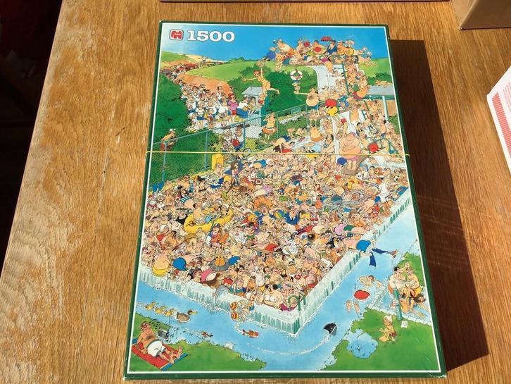 Puzzel: Drukte bij het zwembad - 1500 stukjes, Hobby en Vrije tijd, Denksport en Puzzels, Gebruikt, Legpuzzel, Meer dan 1500 stukjes