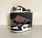 Jordan 1 Retro Low OG Mocha Maat 45, Bruin, Nieuw, Ophalen of Verzenden, Sneakers of Gympen