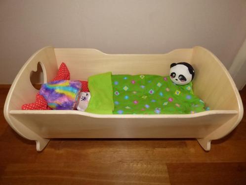 Leuk houten ledikant voor de pop/knuffels met beddengoed, Kinderen en Baby's, Speelgoed | Houten speelgoed, Zo goed als nieuw