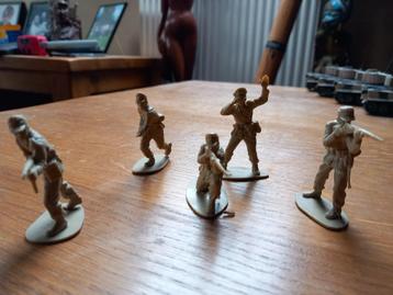 speelgoed soldaten beschikbaar voor biedingen
