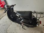 Mooie snorscooter vespa look, Fietsen en Brommers, Snorfietsen en Snorscooters, Ophalen, Zo goed als nieuw, Benzine, Vespa