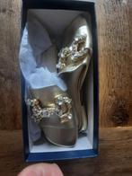 Mooie Goudkleurige slippers van Tosca Blu mt 40, Overige kleuren, Zo goed als nieuw, Sandalen of Muiltjes, Ophalen of Verzenden