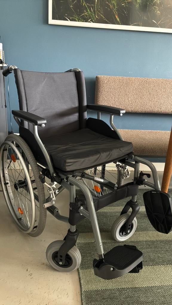 Rolstoel lichtgewicht opvouwbaar stabiel met beensteun, Ophalen, Inklapbaar, Zo goed als nieuw, Duwrolstoel