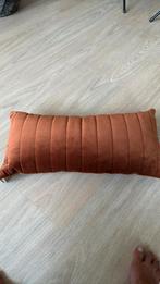 Twee Kussens 60x30 cognac fluweel Nieuw, Huis en Inrichting, Woonaccessoires | Kussens, Ophalen of Verzenden, Nieuw, Vierkant