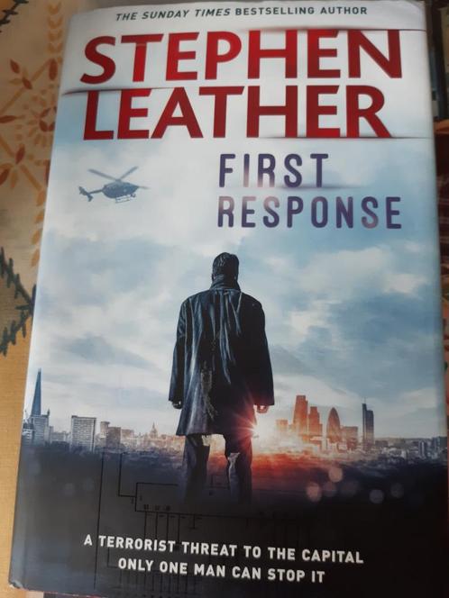 Stephen leather:first response.hardcover 9781473604605. 2016, Boeken, Avontuur en Actie, Gelezen, Ophalen