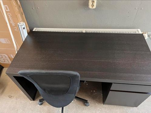 Zwart ikea malm bureau eventueel met stoel, Huis en Inrichting, Bureaus, Gebruikt, Bureau, Ophalen