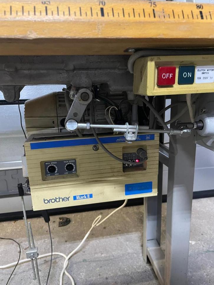 Brother Industriële Naaimachine E-40, Hobby en Vrije tijd, Naaimachines en Toebehoren, Gebruikt, Naaimachine, Brother, Industrieel