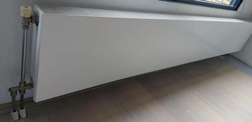 radiatoren met metalen ombouw en zonder metalen ombouw beschikbaar voor biedingen