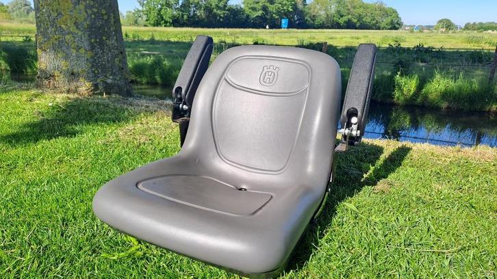 Husqvarna stoel voor een zitmaaier., Tuin en Terras, Hand-tuingereedschap, Nieuw, Overige soorten, Ophalen