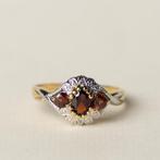 Vintage 9 karaat gouden ring granaat en diamanten, Zo goed als nieuw, 17 tot 18, Nvt, Dame