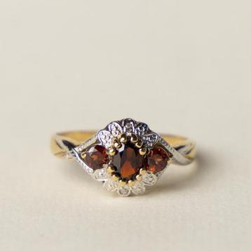 Vintage 9 karaat gouden ring granaat en diamanten beschikbaar voor biedingen