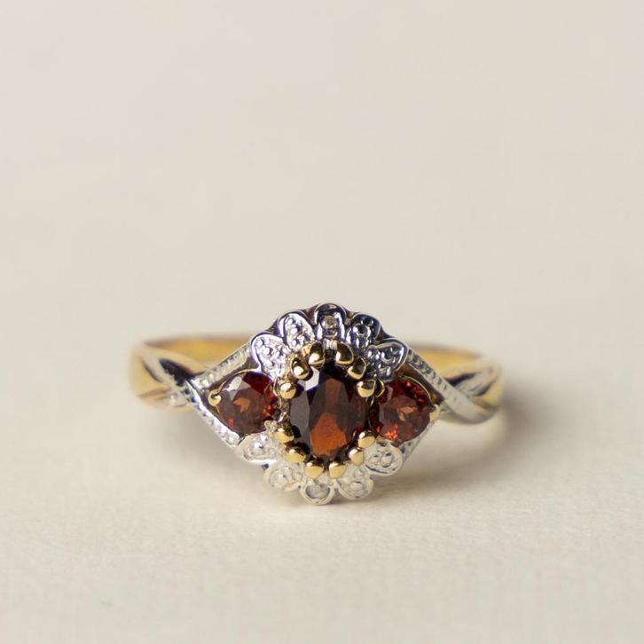 Vintage 9 karaat gouden ring granaat en diamanten, Sieraden, Tassen en Uiterlijk, Ringen, Zo goed als nieuw, Dame, 17 tot 18, Goud