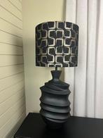 Elegante zwarte lamp met uniek design, Ophalen, Nieuw, Metaal, 50 tot 75 cm